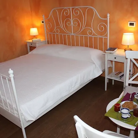 Piazzetta Consolata * Turín