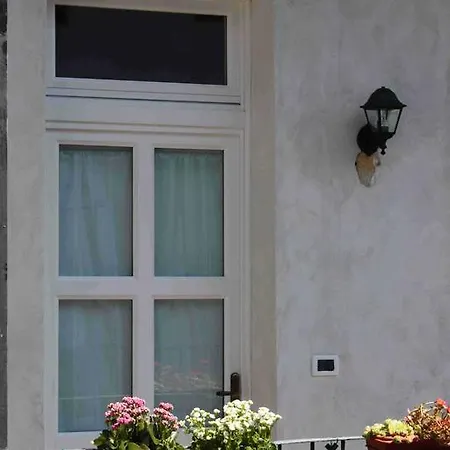 Alojamento de Acomodação e Pequeno-almoço Piazzetta Consolata Turim